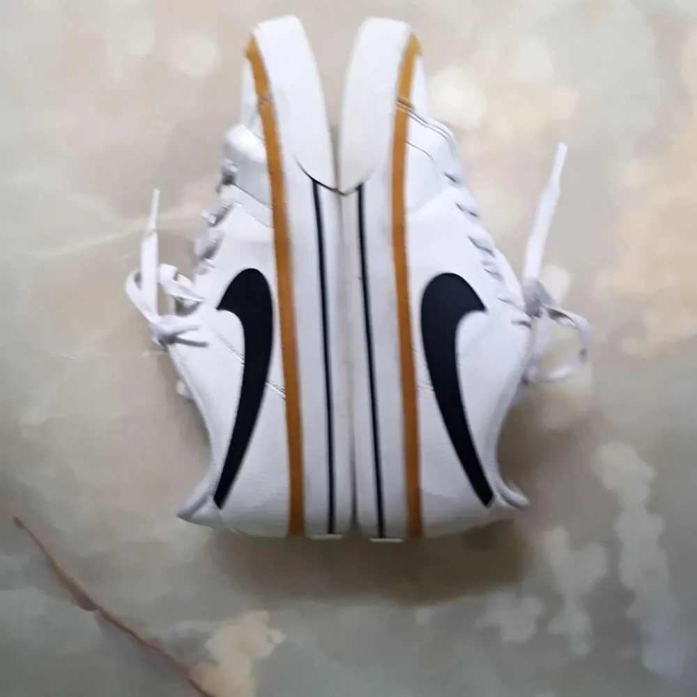 Nike women court